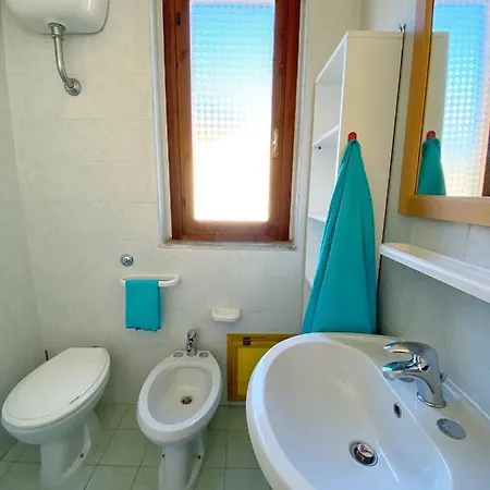 Paradise Flat - View, Garden & Parking