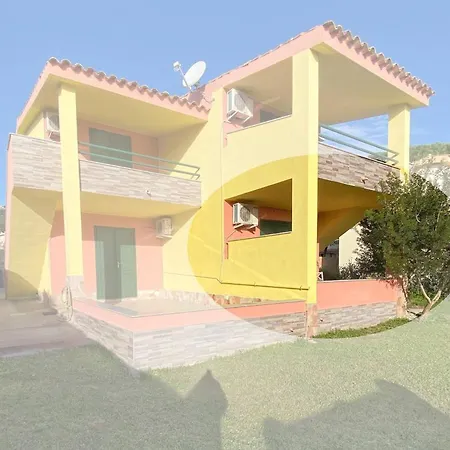 Paradise Flat - View, Garden & Parking