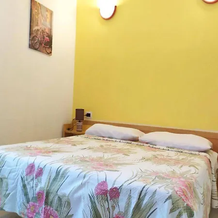 Paradise Flat - View, Garden & Parking *