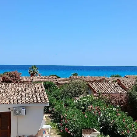 Paradise Flat - View, Garden & Parking