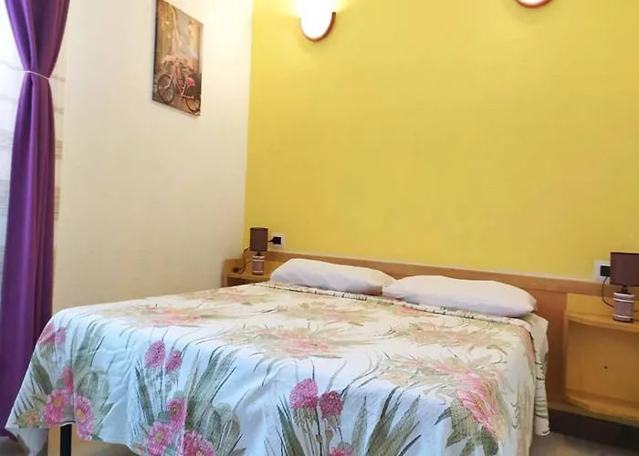 Paradise Flat 48-49 - View, Garden & Parking - 200M Beach *